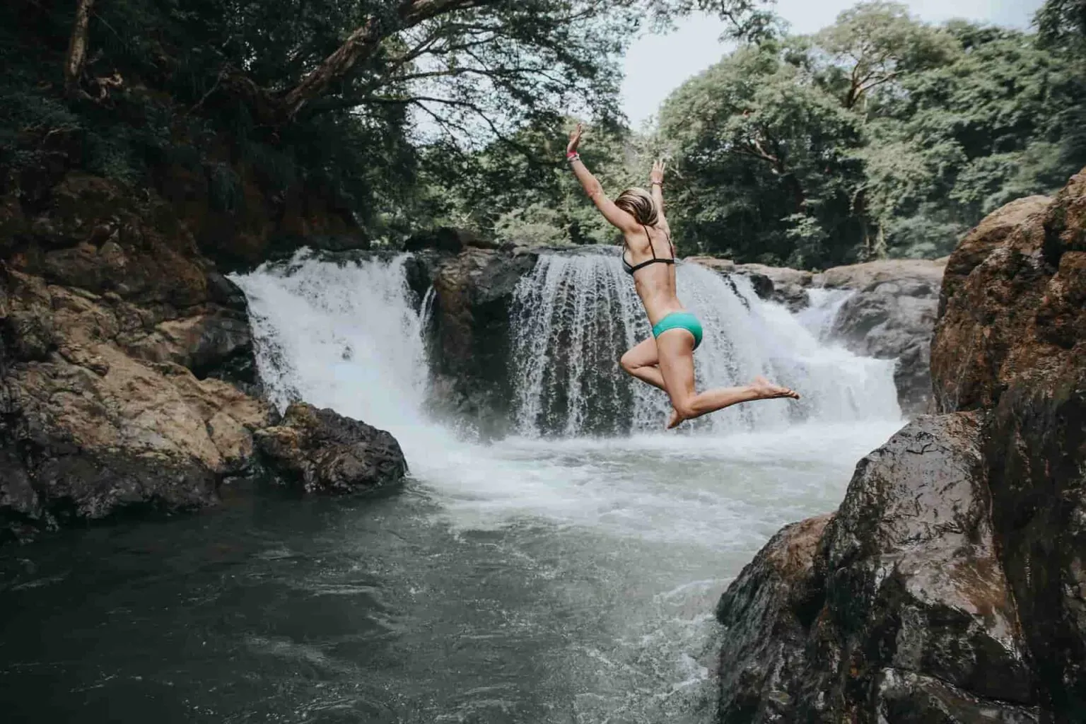 costa-rica-national-parks_jumping.webp